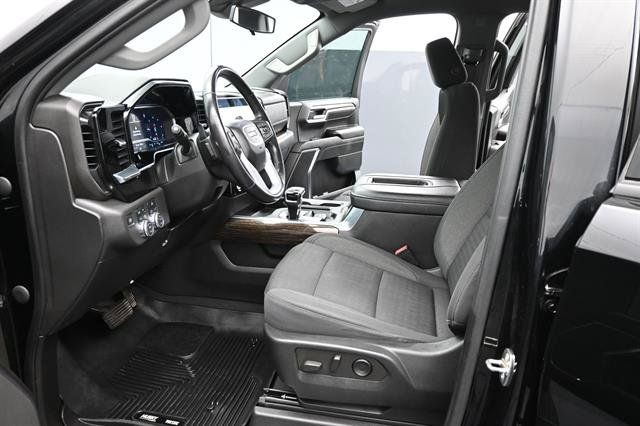 Used 2022 GMC Sierra 1500 Elevation w/ LPO, Elevation Black Package AWD/4WD image 17