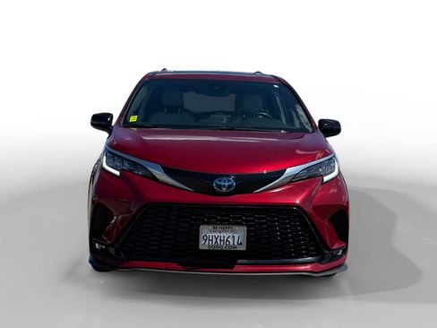 Used 2023 Toyota Sienna XSE w/ XSE Plus Package image 8
