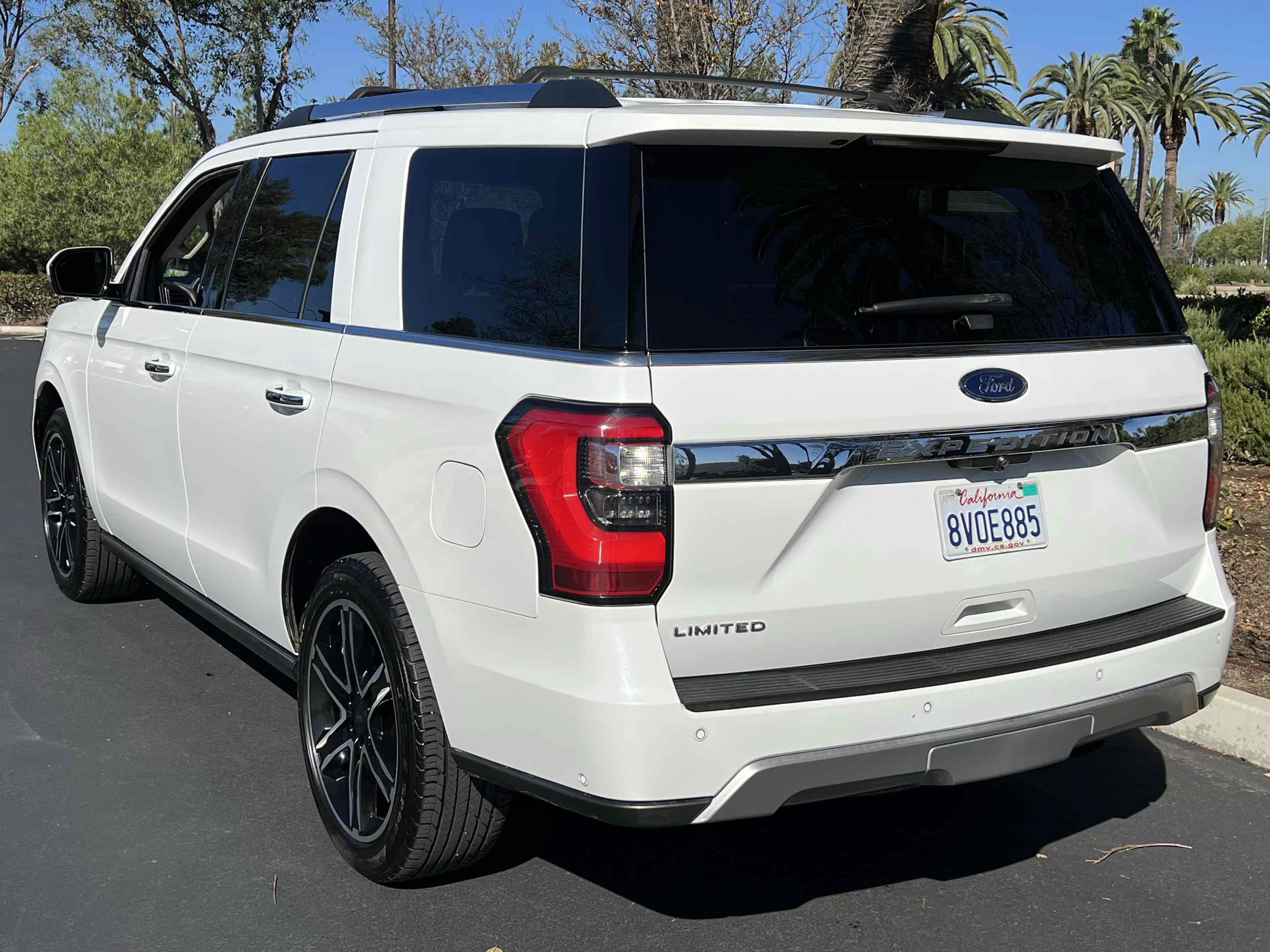 Used 2021 Ford Expedition Limited AWD/4WD image 2