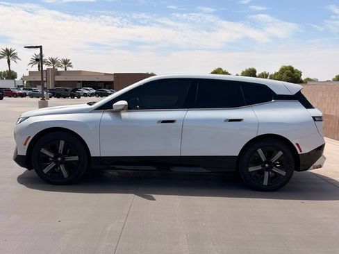 Used 2024 BMW iX xDrive50 w/ Premium Package AWD/4WD image 6