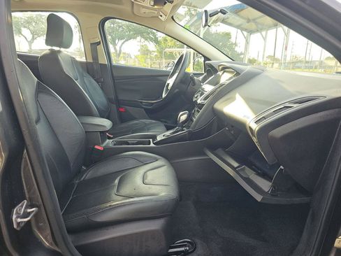 Used 2015 Ford Focus Titanium FWD image 9