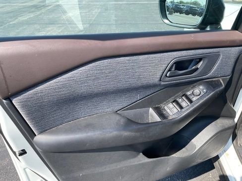 Used 2023 Nissan Rogue S FWD image 16