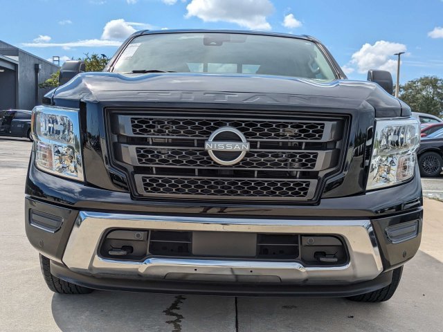 Used 2024 Nissan Titan SV w/ SV Convenience Package RWD image 2