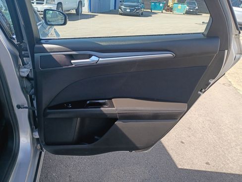 Used 2014 Ford Fusion SE FWD image 18