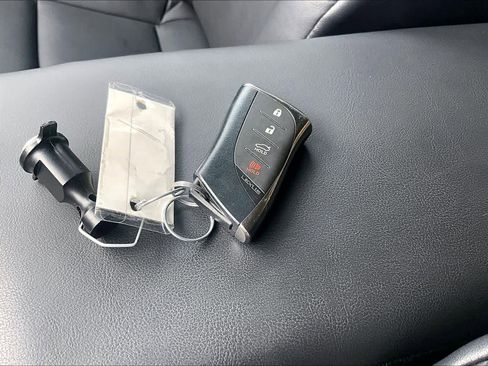 Used 2024 Lexus ES 300h w/ Premium Package image 15