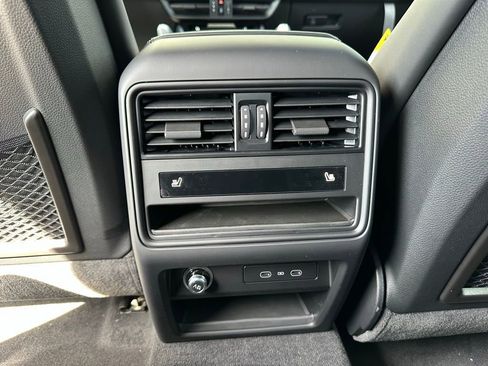 Used 2026 Porsche Cayenne Turbo AWD/4WD image 38