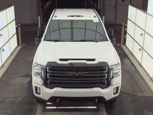 Used 2022 GMC Sierra 2500 AT4 w/ AT4 Preferred Package AWD/4WD image 2