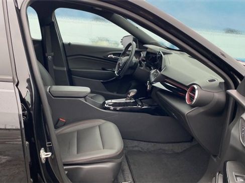 Used 2024 Chevrolet Trax RS w/ Sunroof Package image 13