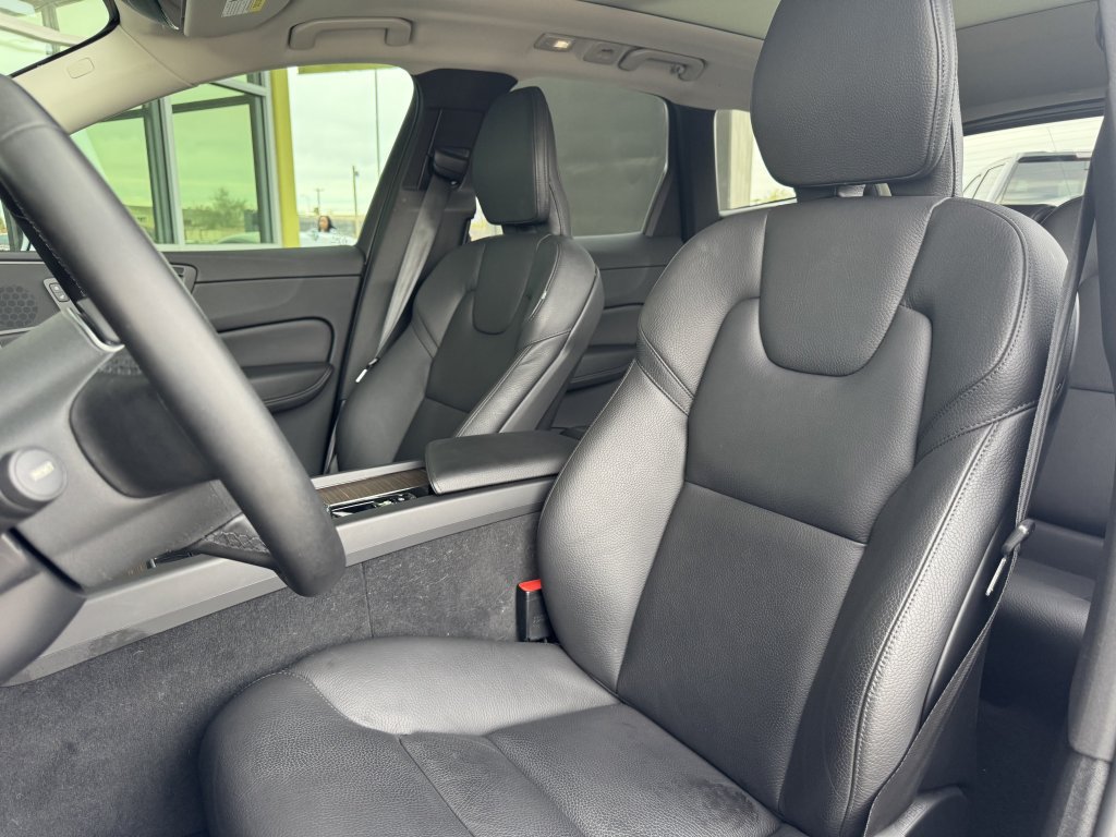 Used 2022 Volvo XC60 B5 Momentum w/ Climate Package AWD/4WD image 34
