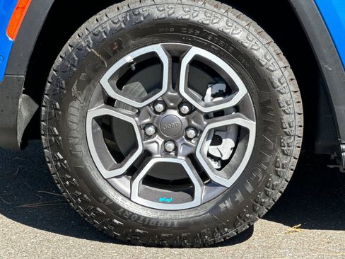 New 2023 Jeep Grand Cherokee Trailhawk w/ Advanced Protech Group II image 25