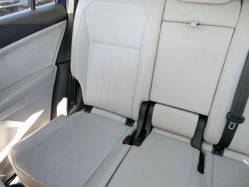 Certified 2022 Volkswagen Tiguan SE w/ Panoramic Sunroof Package image 12