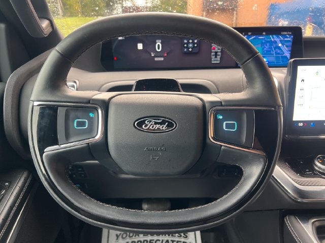 Used 2025 Ford Expedition Platinum w/ Stealth Appearance Package AWD/4WD image 22