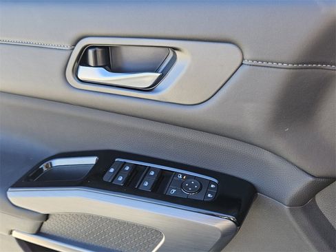 New 2025 Nissan Pathfinder SL w/ SL Premium Package image 31