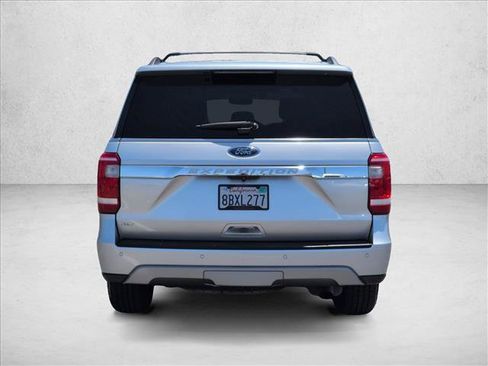 Used 2018 Ford Expedition XLT w/ Equipment Group 202A AWD/4WD image 7