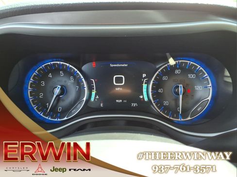 Used 2025 Chrysler Pacifica Select FWD image 16