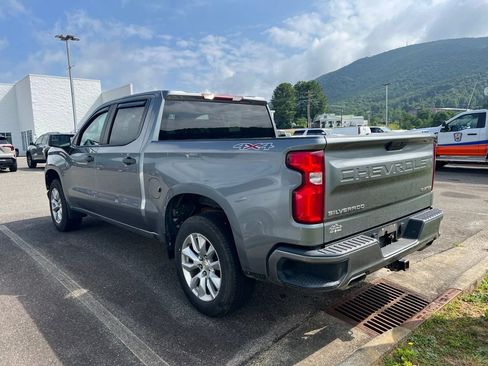 Used 2020 Chevrolet Silverado 1500 Custom w/ Custom Value Package AWD/4WD image 6