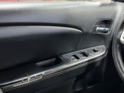 Used 2011 Chrysler 200 Limited FWD image 23
