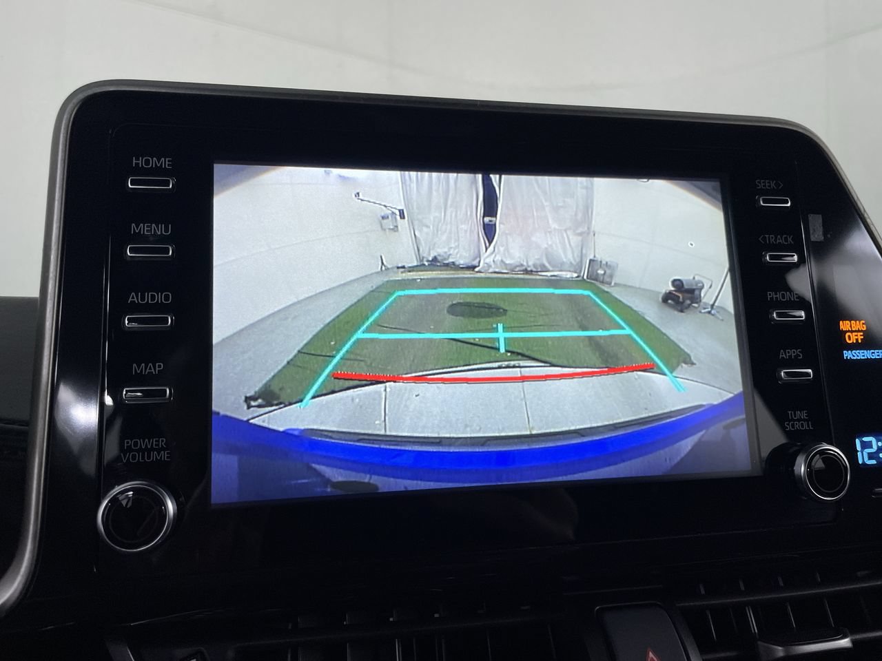 Used 2019 Toyota C-HR XLE FWD image 17