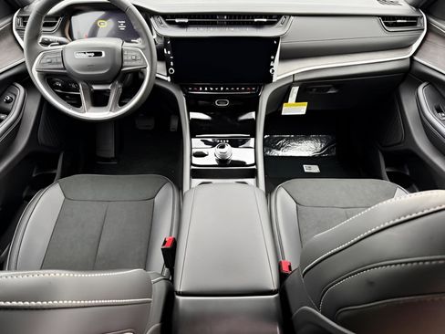 New 2026 Jeep Grand Cherokee Altitude AWD/4WD image 15