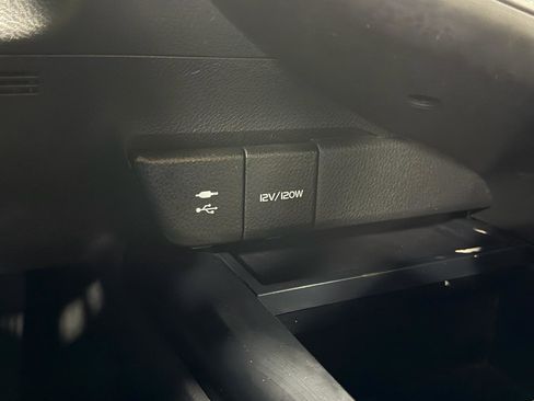 Used 2019 Toyota Camry SE w/ Carpet Mat Package FWD image 35