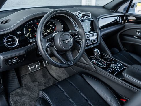 Certified 2022 Bentley Bentayga V8 image 30