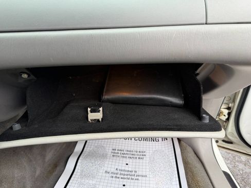 Used 2000 Lincoln Town Car Executive image 30