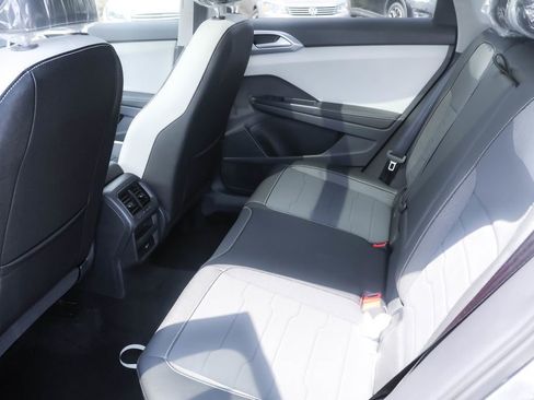 New 2025 Volkswagen Taos SE image 33