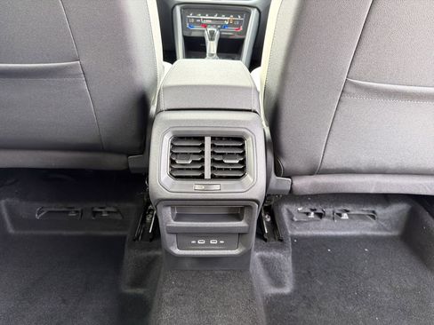 New 2026 Volkswagen Taos SE FWD image 20