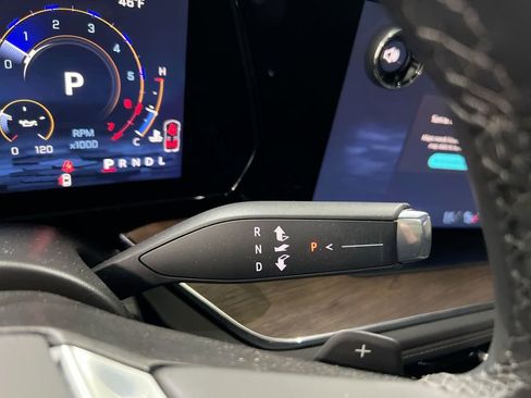 Used 2025 Chevrolet Tahoe High Country image 18