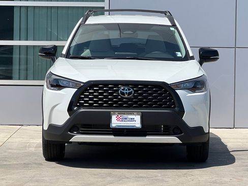 Certified 2025 Toyota Corolla Cross LE image 6