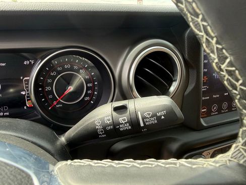 Used 2022 Jeep Wrangler Unlimited Rubicon w/ LED Lighting Group AWD/4WD image 31