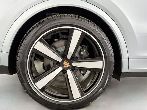 Used 2025 Porsche Cayenne Coupe AWD/4WD image 13