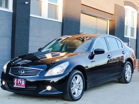 Used 2013 INFINITI G37 x Sedan w/ Premium Pkg image 3