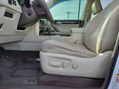 Used 2015 Lexus GX 460 image 16