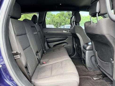 Used 2018 Jeep Grand Cherokee Laredo AWD/4WD image 11