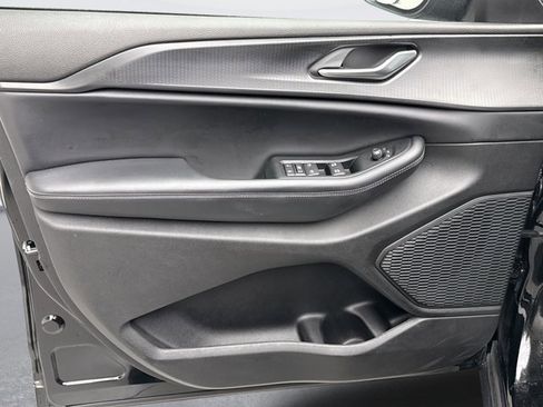 Used 2023 Jeep Grand Cherokee L Laredo image 9