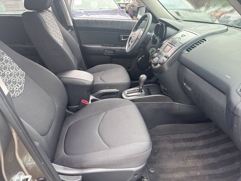 Used 2010 Kia Soul + FWD image 18