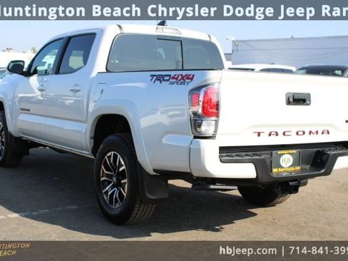Used 2022 Toyota Tacoma TRD Sport image 3
