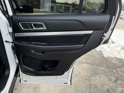 Used 2017 Ford Explorer XLT image 18