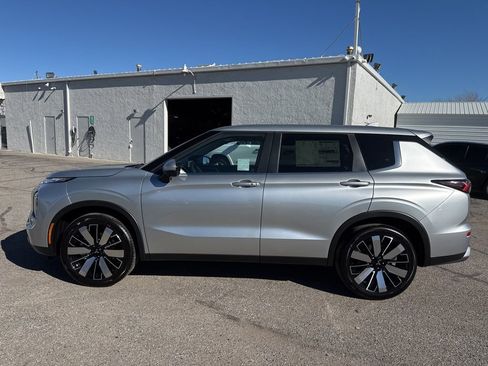 New 2026 Mitsubishi Outlander SE FWD image 4