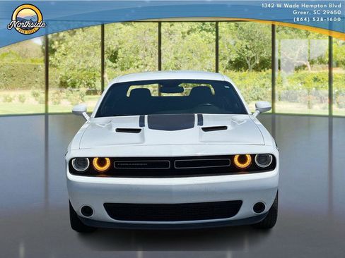 Used 2015 Dodge Challenger SXT RWD image 17