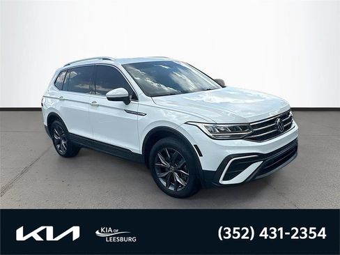 Used 2022 Volkswagen Tiguan SE w/ Panoramic Sunroof Package FWD image 1