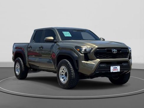 Used 2024 Toyota Tacoma TRD Off-Road AWD/4WD image 4