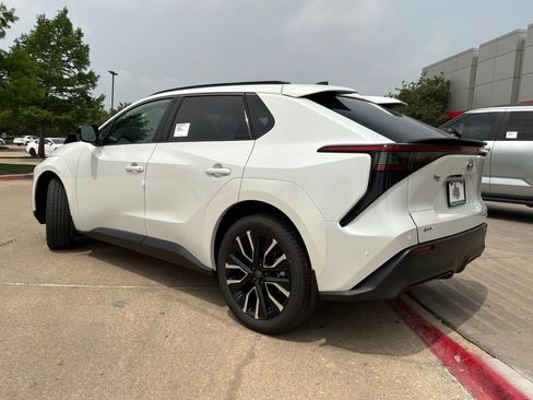 New 2026 Toyota bZ FWD image 7