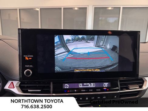 Used 2025 Toyota Sienna XLE AWD/4WD image 11