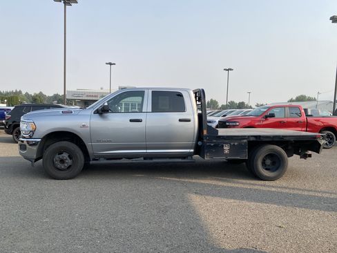 Used 2022 RAM 3500 Tradesman w/ Chrome Appearance Group AWD/4WD image 8