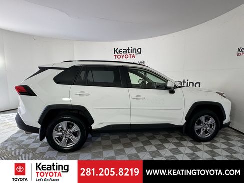 Certified 2025 Toyota RAV4 XLE AWD/4WD image 5