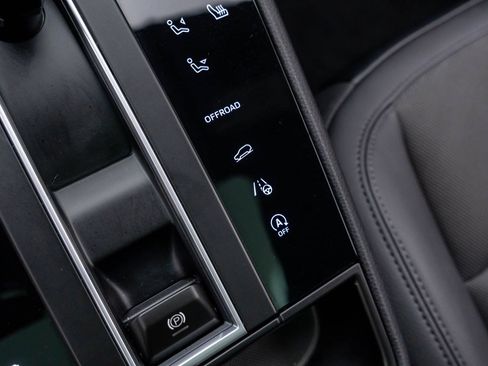 Certified 2026 Porsche Macan AWD/4WD image 21