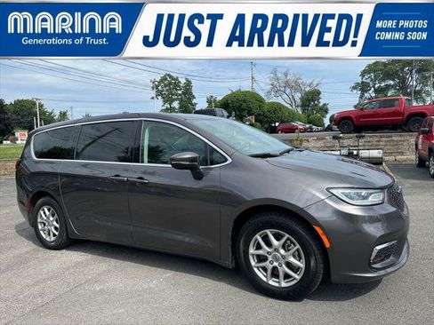 Certified 2023 Chrysler Pacifica Touring-L FWD image 1
