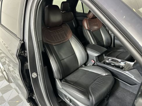 Used 2020 Ford Explorer Platinum w/ Premium Technology Package AWD/4WD image 27
